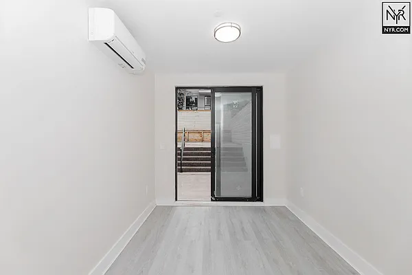 Rented by New York Residence | media 27