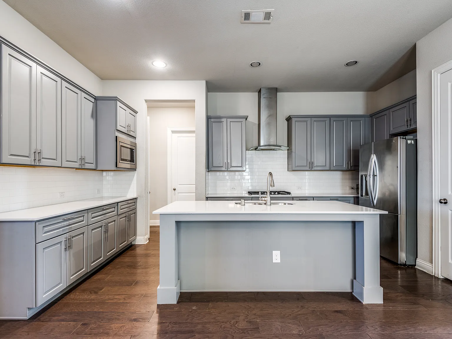 5 bed, 2955 sqft, $4,000 — Photo 4