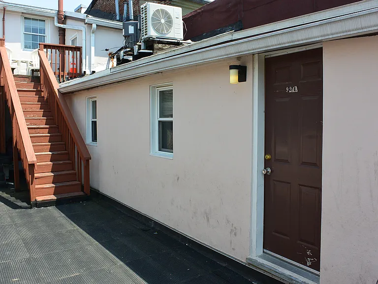 924 Light St #A — Photo 13