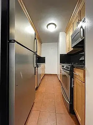 Rented by Bond New York | media 17