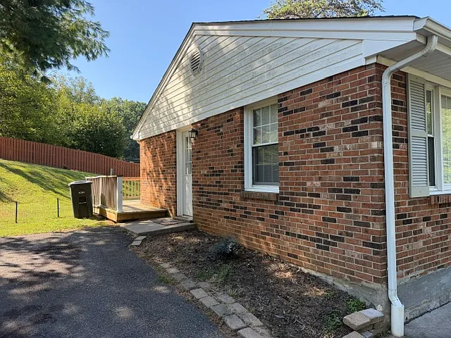 4 bed, 1600 sqft, $1,695 — Photo 2