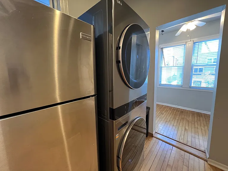 2335 W Barry Ave #2 — Photo 13