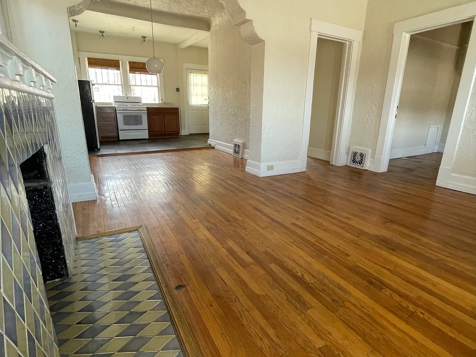 2 bed, 750 sqft, $1,150 — Photo 3