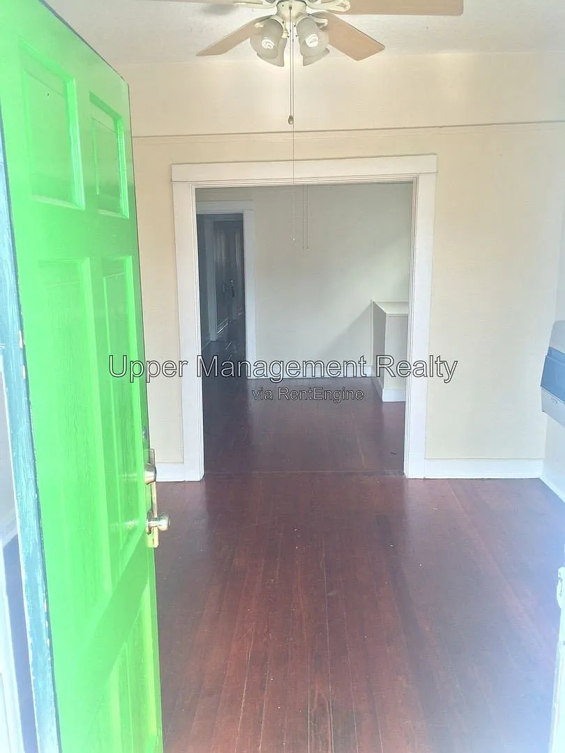 2 bed, 1.0 bath, 800 sqft, $1,100 — Photo 2