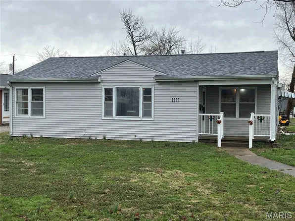 1111 Mulliken St, Carlyle, IL 62231