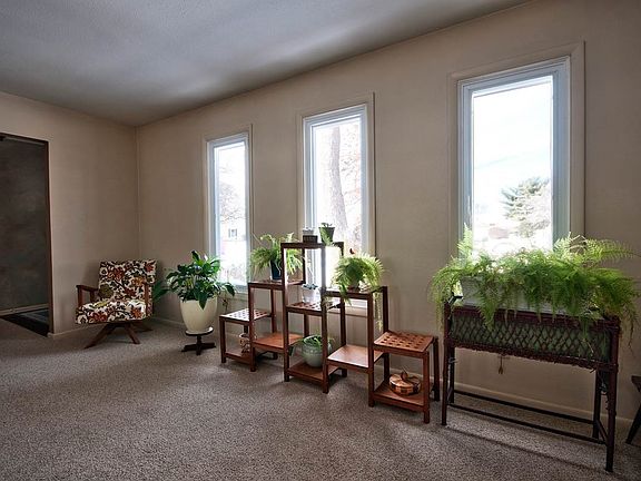 3rd image of 1906 Russet Ave