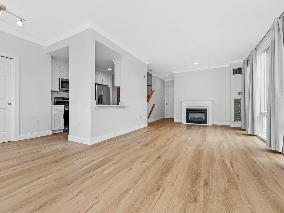 1 Warren St #109