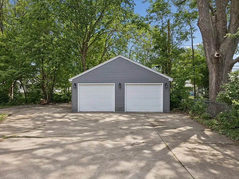 5546 Emerson Ave N — Photo 10