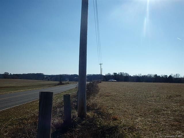 2nd image of 3083 Wyant Rd