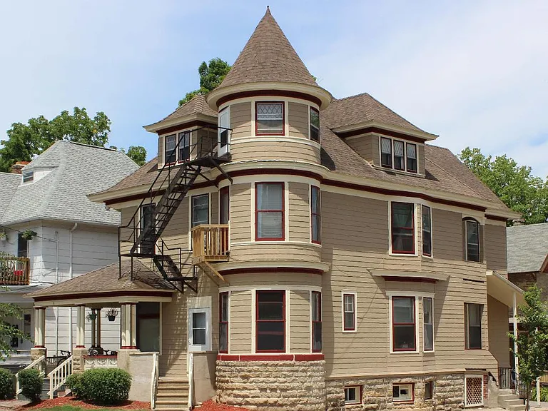 301 N Pinckney St — Photo 1