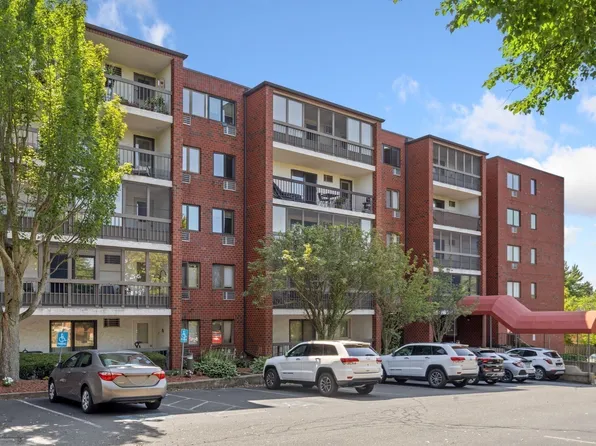 180 Green St APT 411, Melrose, MA 02176