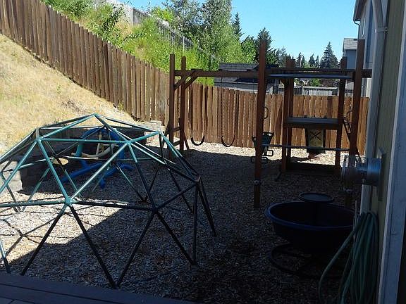 4th image of 1039 Nepean Dr SE