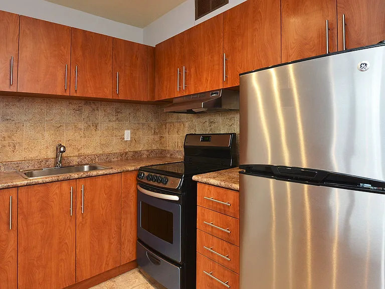 230 Oak St — Photo 23