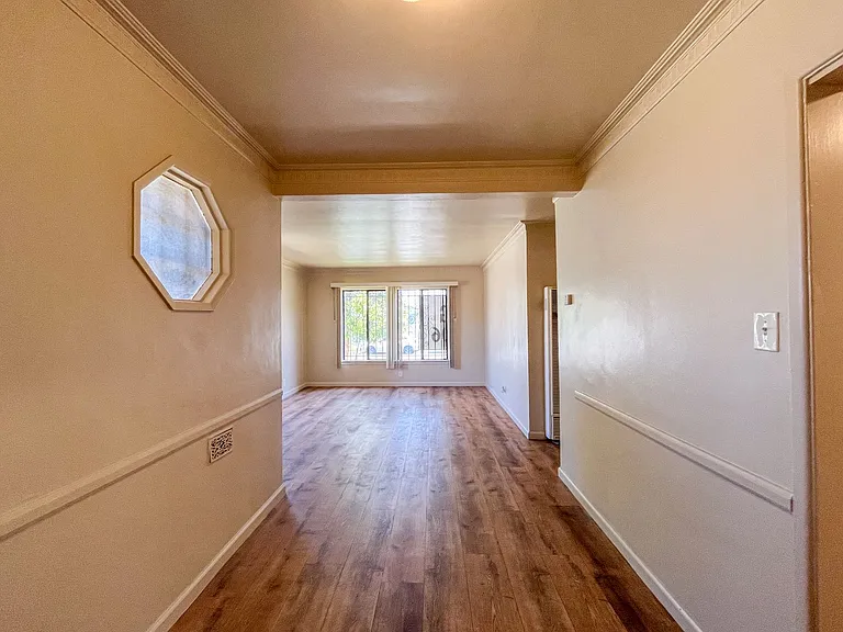 6605 S Van Ness Ave — Photo 6