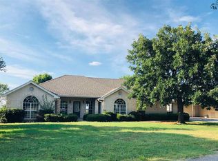 1216 E Commerce St, Henrietta, TX 76365