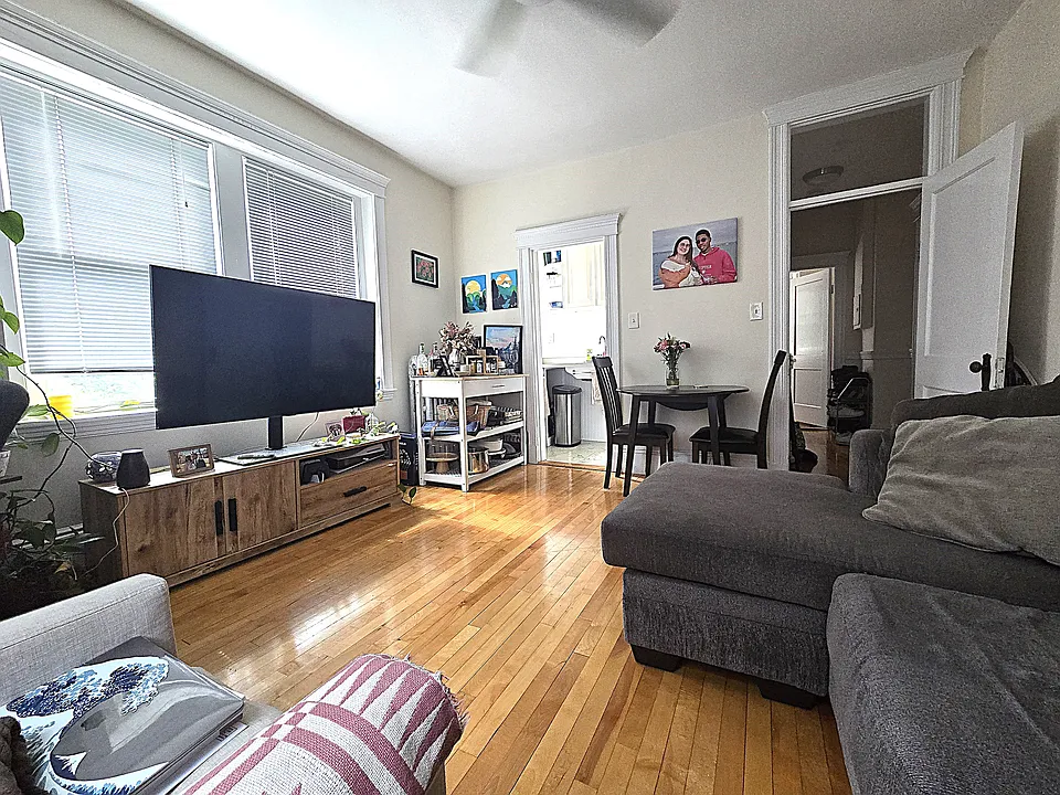 164 Strathmore Rd #25