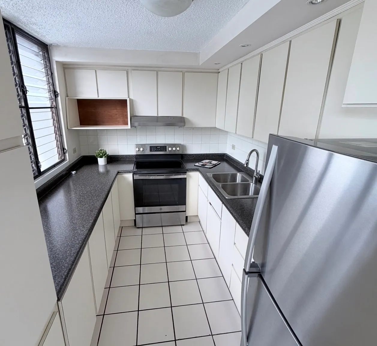 3 bed, 1200 sqft, $1,700 — Photo 4