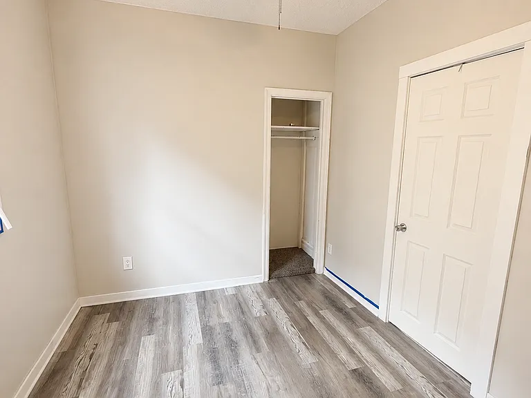935 Prospect Ave NE #1B — Photo 3