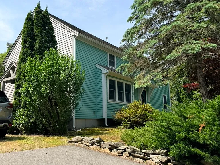 200 Wayside Rd — Photo 2