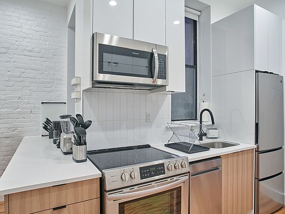 2nd image of 854 Hancock St #2A