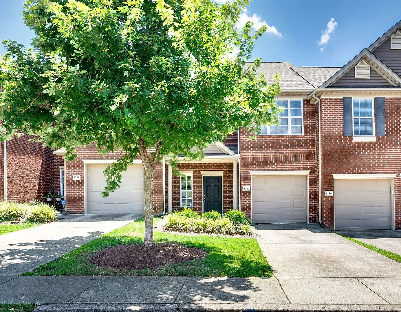 Stunning 3BR/2.5BA Updated Townhome in Prime Location! — Photo 1
