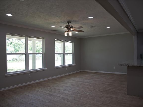 3rd image of 355 Norwalk Ln
