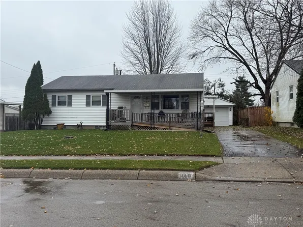 160 Locust Dr, Fairborn, OH 45324