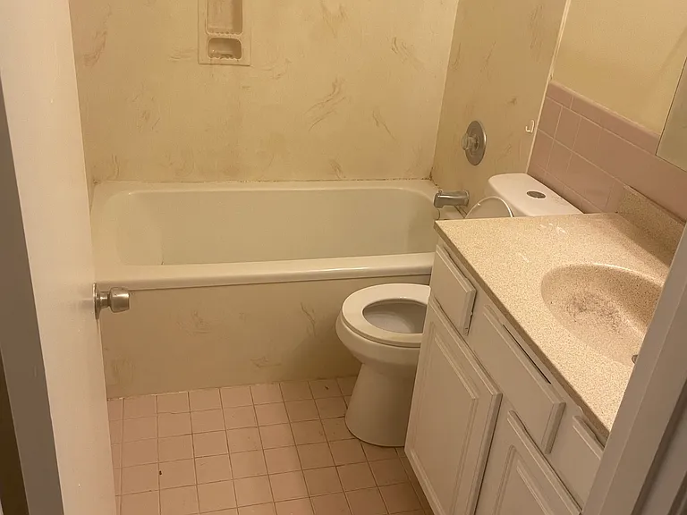9625 Newton Dr — Photo 14