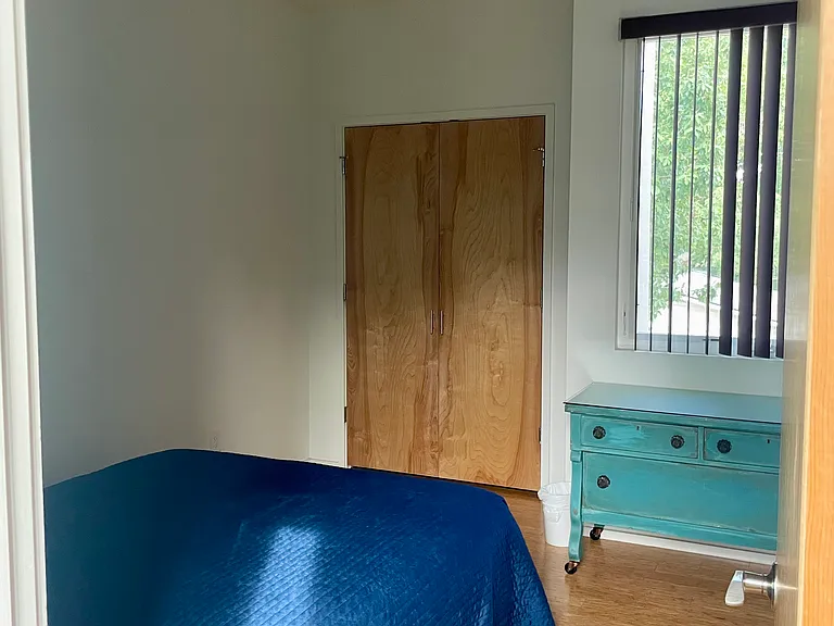 W Mary St — Photo 22