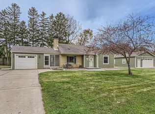 2876 Hamlet Ave N, Oakdale, MN 55128