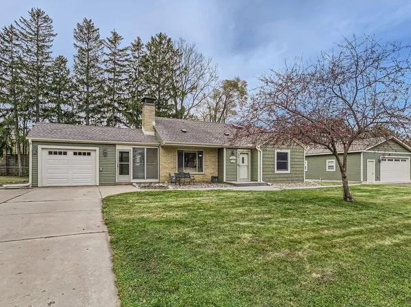 2876 Hamlet Ave N, Oakdale, MN 55128