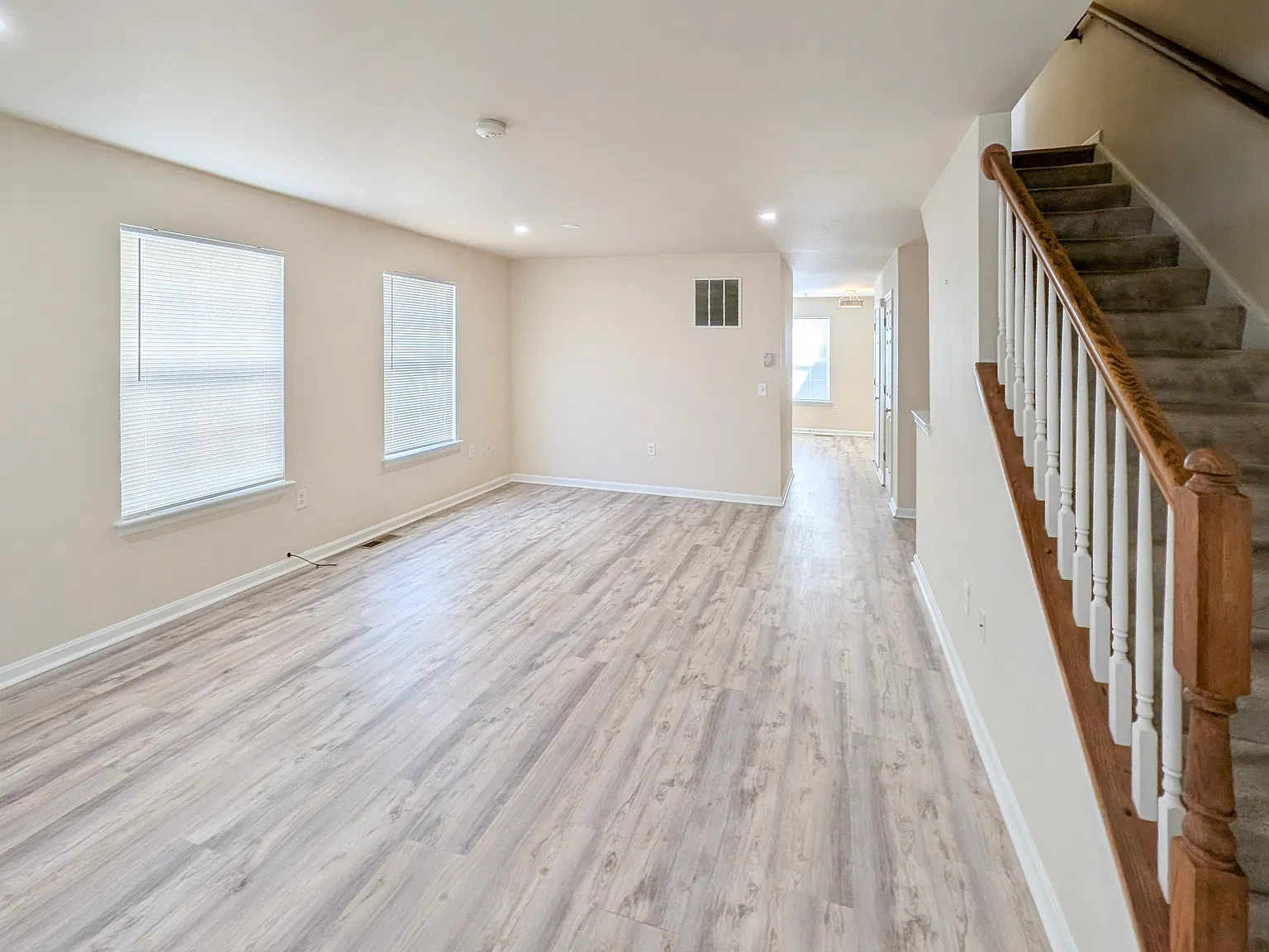 5 bed, 1772 sqft, $2,150 — Photo 2