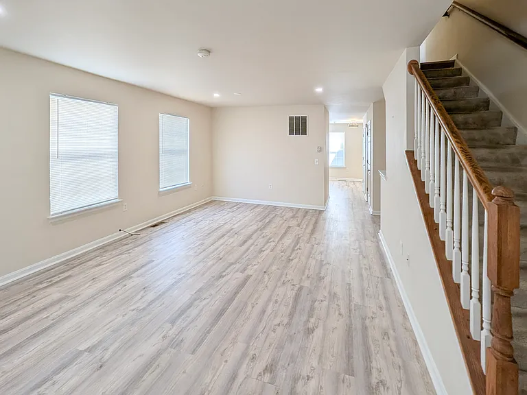 1023 Ross St — Photo 2