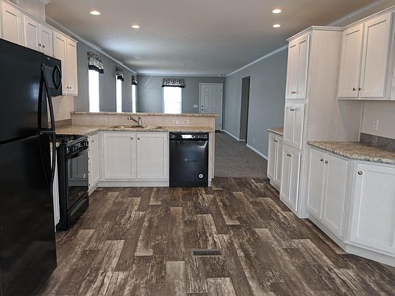 3rd image of 402 Bunker Hill Ct