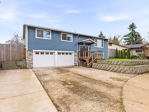 2nd image of 818 Chehalis Pl N