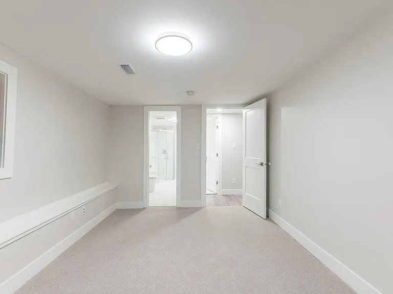3403 Carolina St — Photo 8