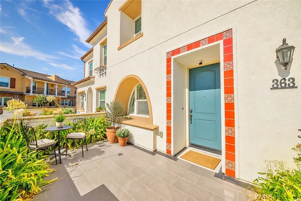 3 bed, 2.5 bath, 1682 sqft, $4,250 — Photo 4