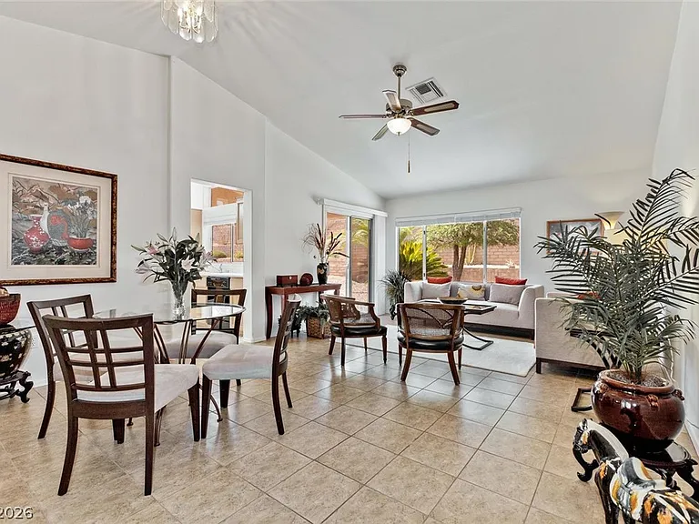 2817 Byron Dr — Photo 2