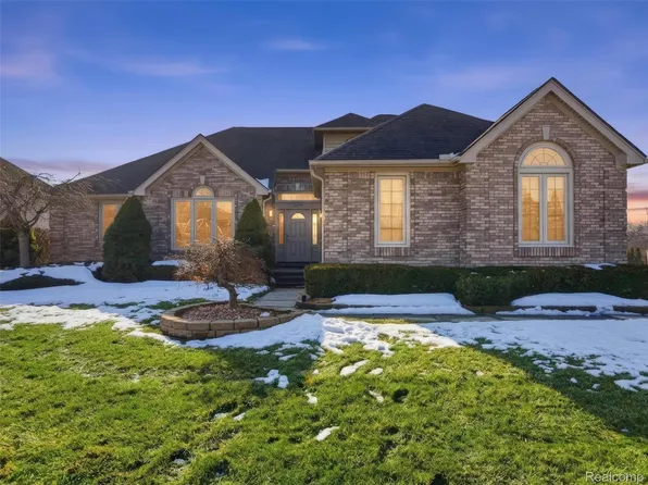 2832 Wakefield Dr, Canton, MI 48188