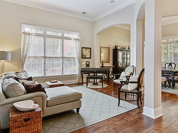 4th image of 3266 Winthrop Cir
