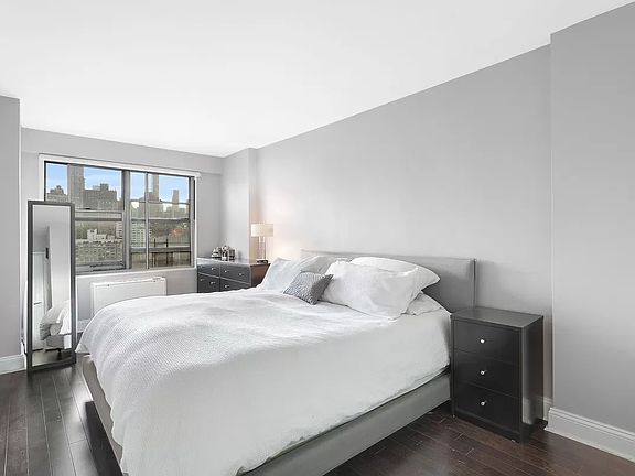 3rd image of 230 E 79th St APT 17F