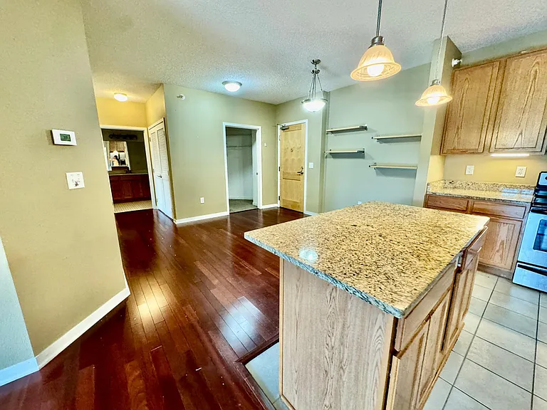619 8th St SE #309 — Photo 11