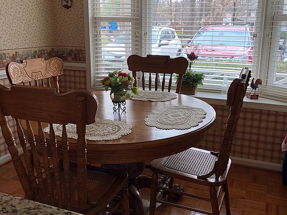 4th image of 18 Brandy Dr