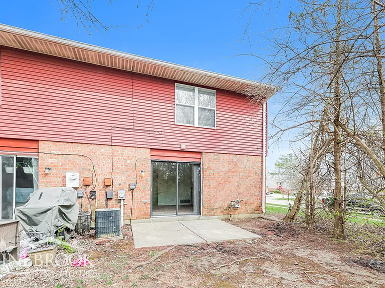 2464 Cross Village Dr — Photo 15