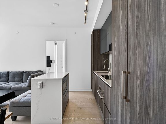 5th image of 1 Yorkville Ave #905