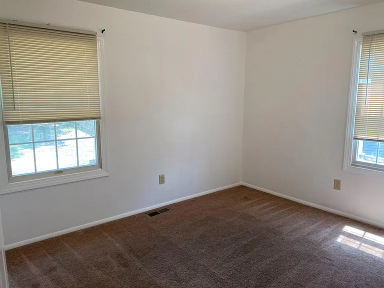 2338 Woodberry Dr — Photo 7