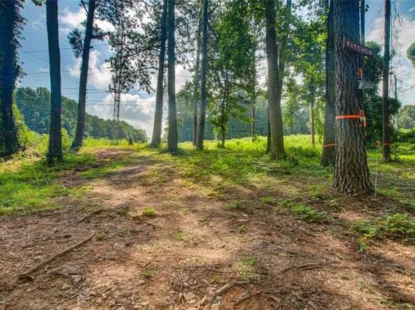 120 Janice Dr SE, Acworth, GA 30102