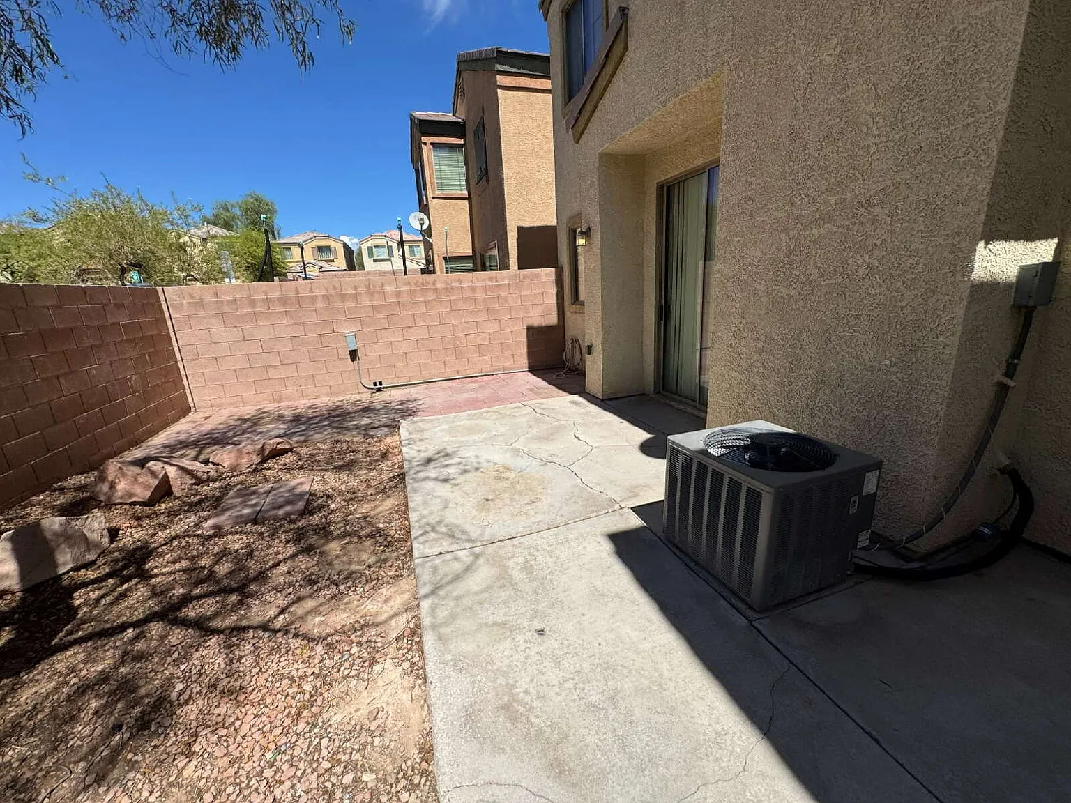 3 bed, 2.5 bath, 1479 sqft, $1,700 — Photo 3