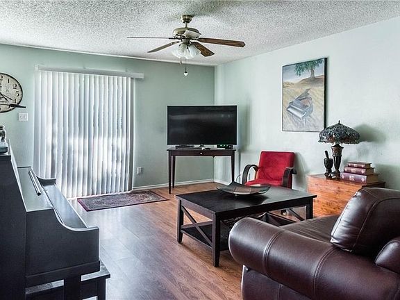5th image of 444 Black Oak Ln