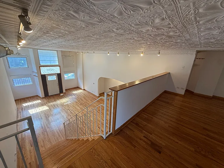 1237 N Noble St #1F — Photo 8